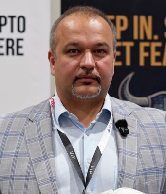 What If You Could Experience Crypto in VR? | Sebastian Zywiecki About VMS Media Sebastian Zywiecki, VMS Media